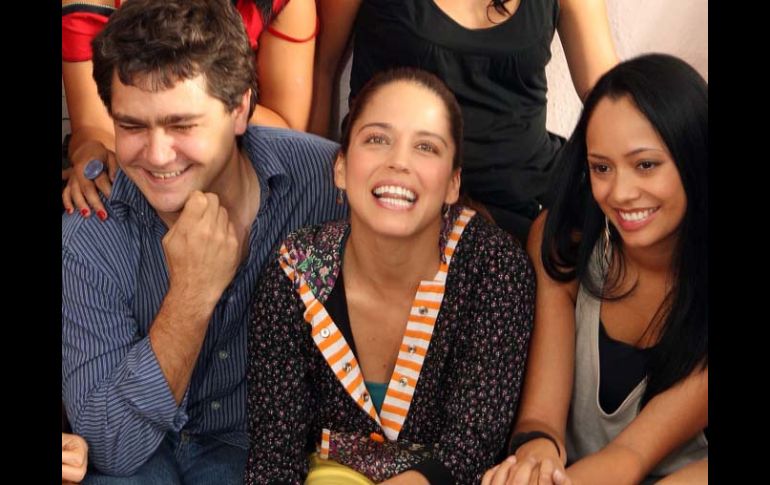 En la imagen los actores Martín Altomaro, Ana Claudia Talancón y Maya Zapata, actores de la serie. EL UNIVERSAL  /