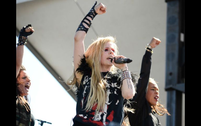 Avril Lavigne vendió boletos para una convivencia en Brasil, pero sus fans no se le podían acercar ni podían tocarla. AP / ARCHIVO
