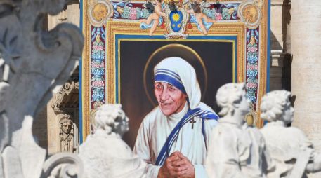 La Madre Teresa recibió en 1979 el Premio Nobel de la Paz, lo que la convierte en la primera laureada en ser nombrada Santa. AFP / V. Pinto