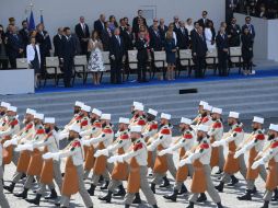 El desfile militar incluyó una sorpresa para deleitar al presidente Macron y a sus invitados especiales. AFP / C. Archambault