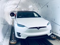 La primera prueba se realizó a bordo de un Tesla Model S a nueve metros abajo de la superficie. TWITTER / @elonmusk