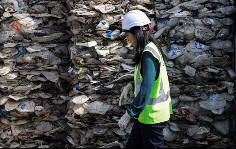 Las cifras oficiales indican que las importaciones de plástico hacia Malasia se triplicaron desde 2016 hasta alcanzar el año pasado 870 mil toneladas. EFE / F. Ismail