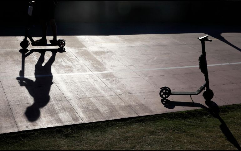 Algunos reportes de medios han vinculado a los patinetes eléctricos con más de una decena de muertes en los últimos años en Estados Unidos. AP / G. Bull