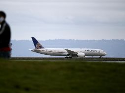 El avión aterrizó en su destino con una hora y media de retraso debido al incidente. AFP/ARCHIVO