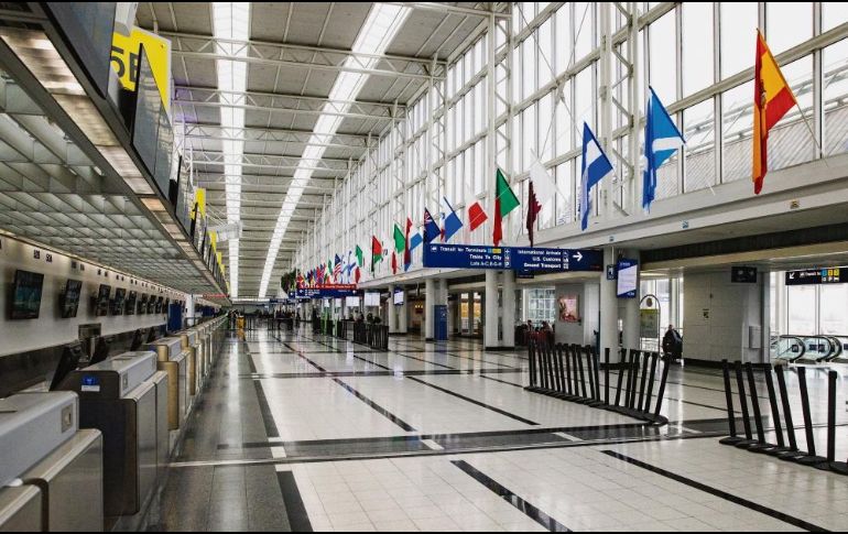 Aeropuerto de Chicago. Uno de los destinos más buscados por los estudiantes luce solitario. EFE