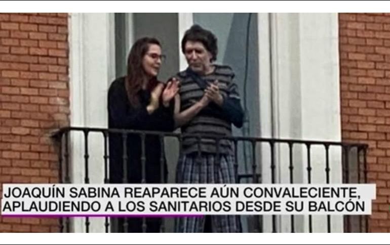 Una imagen en redes sociales circula donde Sabina aparece desde el balcón de su casa, ubicado en la Plaza de Tirso de Molina, en el centro de Madrid. ESPECIAL