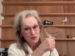 Con copa de vino, Meryl Streep hace homenaje a Stephen Sondheim