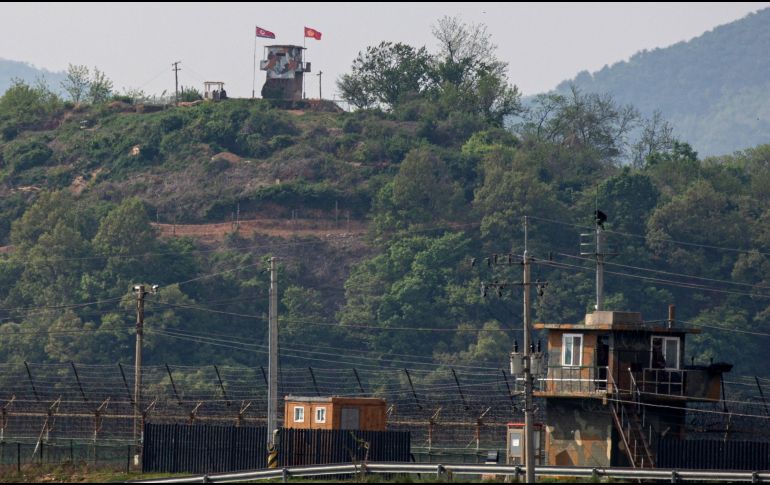 Contrariamente a lo que indica su nombre, la Zona Desmilitarizada (DMZ), que divide la península en dos Estados, es uno de los lugares más fortificados del planeta. Está llena de cercas de alambre de púas y de campos de minas. EFE