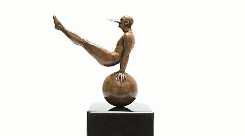 “Equilibrista 90”. Obra de bronce robada en la Galería Nuun Arte de Querétaro. ESPECIAL