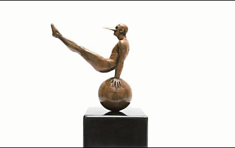 “Equilibrista 90”. Obra de bronce robada en la Galería Nuun Arte de Querétaro. ESPECIAL