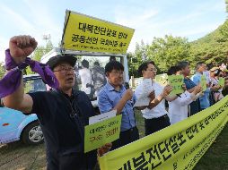 Habitantes protestan contra el envío de propaganda de Corea del Norte desde Paju, en Corea del Sur. AP/Ahn Young-joon