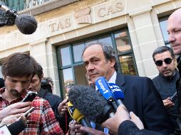Platini, quien era presidente de la UEFA en ese entonces, es sospechoso de complicidad de malversación de fondos, desfalco y falsificación. AP