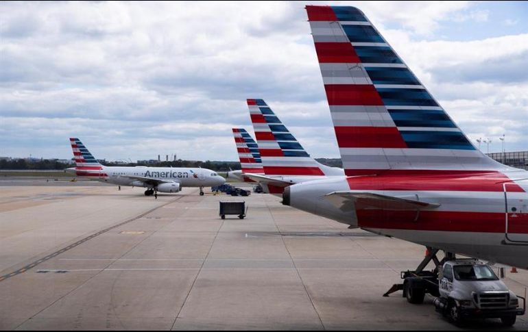 Aviones de American Airlines estacionados en la pista del Aeropuerto Nacional Ronald Reagan en Arlington, Virginia. EFE/ARCHIVO