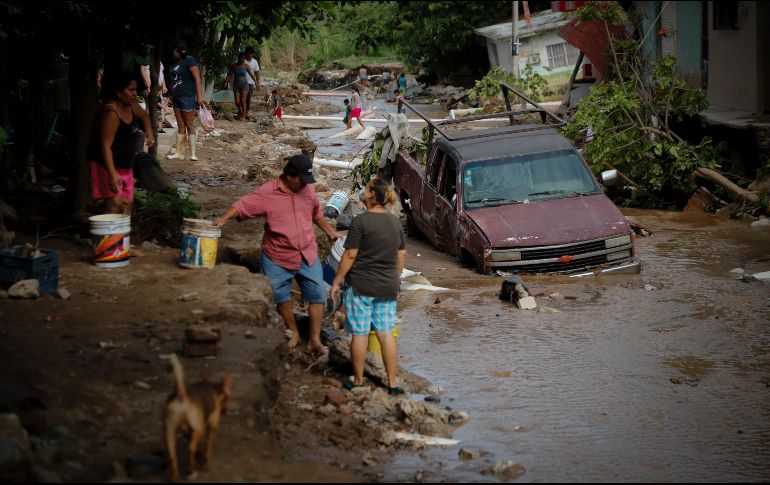 Varias poblaciones de la costa de Jalisco permanecen incomunicadas tras los efectos de la tormenta tropical. EL INFORMADOR / F. Atilano