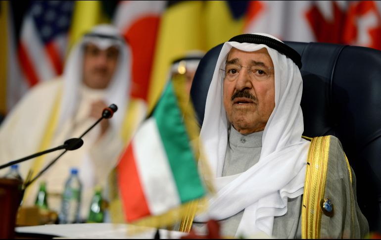 El jeque Sabah era considerado el artífice de la política exterior del Kuwait moderno, al ser un gran aliado de EU y Arabia Saudita, en tanto mantenía buenas relaciones con Irán. EFE / ARCHIVO