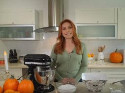 Elizabeth Álvarez estrena canal de YouTube con "Cocinando y celebrando"