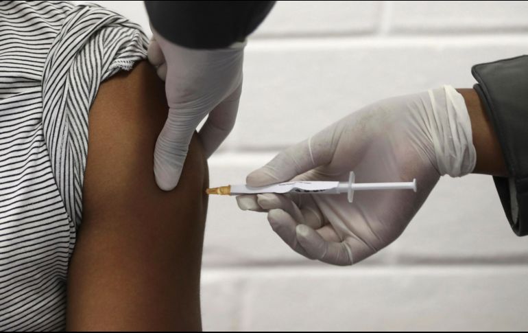 La vacuna se encuentra actualmente en el nivel de ensayos clínicos más amplios, es decir la etapa previa a su autorización por parte de las autoridades. AP/ARCHIVO