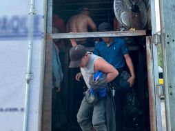 Al verificar la caja del tráiler, localizaron a 334 personas migrantes, quienes recibieron servicio médico y alimenticio. EFE / ARCHIVO