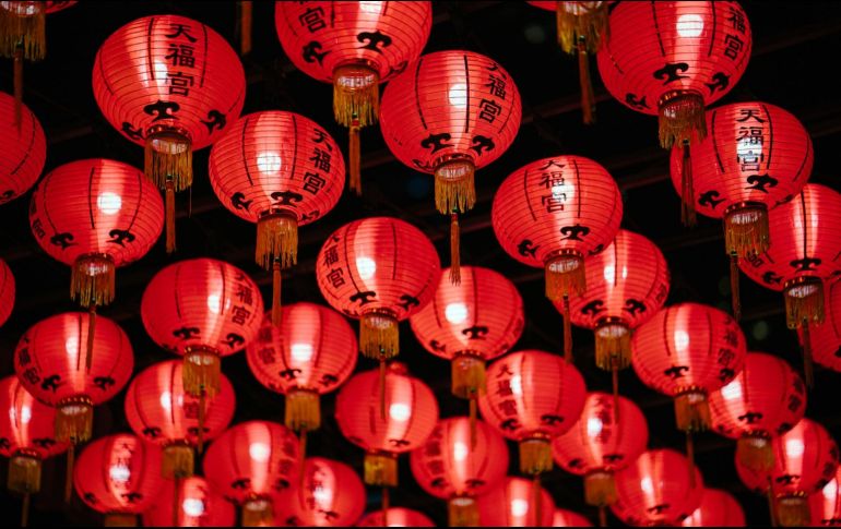 El Año Nuevo chino también es conocido como el Festival de la Primavera y la decoración de linternas rojas en las calles es uno de los rasgos más representativos. ESPECIAL / PEXELS