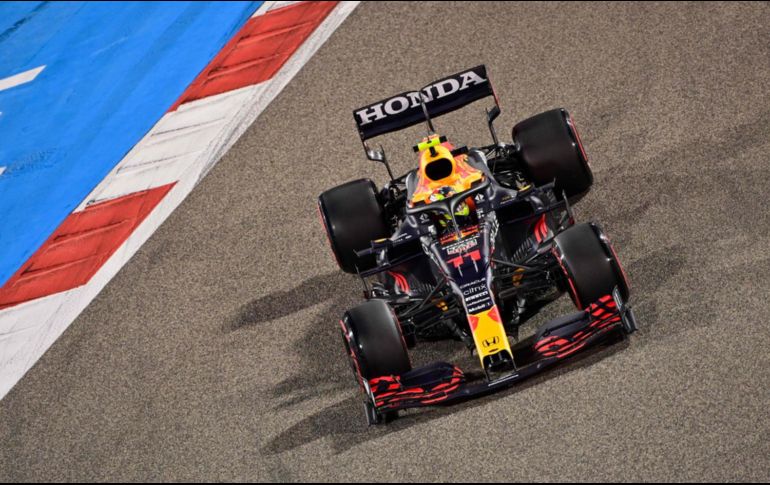 En su primera carrera con Red Bull, el mexicano ''Checo'' Pérez saldrá desde el lugar 11. AFP / A. Isakovic