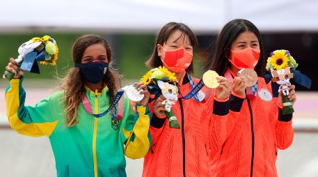 Momiji Nishiya (13 años), la brasileña Rayssa Leal, con la misma edad, y la también nipona Funa Nakayama (16) formaron el podio más joven de la historia. EFE/J. RONCORONI