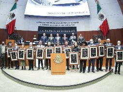 Los homenajeados posaron para la foto oficial luego de la ceremonia. TWITTER/@senadomexicano