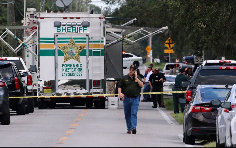 Oficiales del condado Polk trabajan en la escena del tiroteo en Lakeland, Florida. AP/Lakeland Ledger/M. Wilson