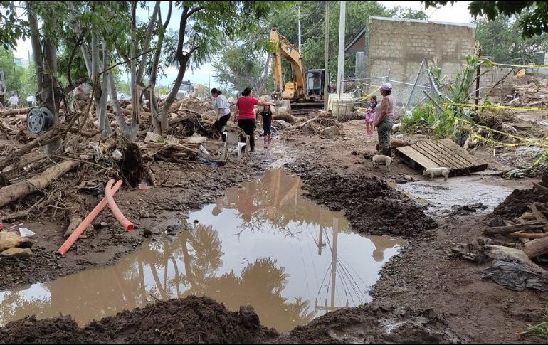 Varias familias de dichos municipios resultaron con daños en sus viviendas tras los deslaves del Cerro Viejo. ESPECIAL / Desarrollo Social Jalisco