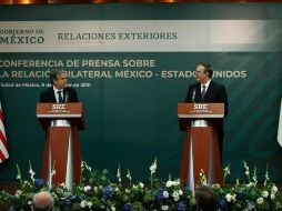El secretario de Estado de Estados Unidos, Antony Blinken (i), participa en una rueda de prensa conjunta con su homólogo mexicanon Marcelo Ebrard. EFE/J. Méndez