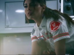 Eiza González  interpreta a una paramédico rehén. ESPECIAL / Universal Pictures