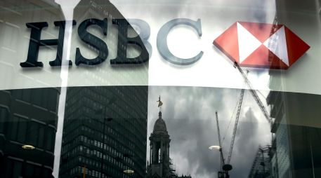 HSBC recordó que se bonificarán las comisiones que se pudieron generar en el uso de cajeros de otros bancos ante la falla en sus tarjetas del 10 al 18 de octubre. AP / ARCHIVO