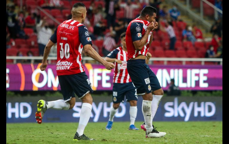 SE SALVARON. Tiba Sepúlveda marcó en el minuto 93 el empate para Chivas. IMAGO7