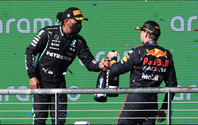 BUEN GESTO. Hamilton, siete veces campeón mundial, admitió que Red Bull fue más fuerte. AFP/R. BECK