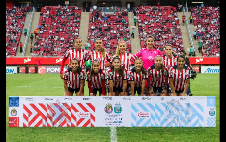 11 ROJIBLANCAS. Foto de equipo de Chivas Rayadas de Guadalajara durante el partido de preparación. IMAGO7