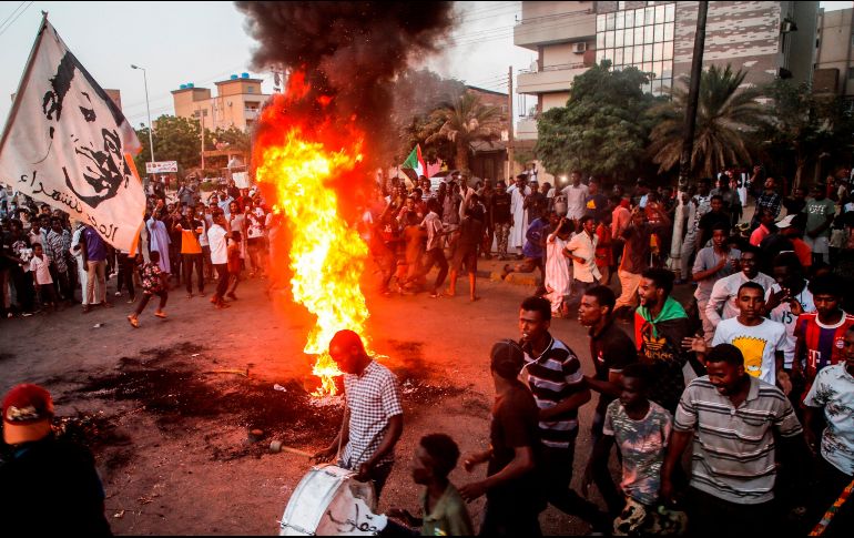 Durante el golpe de estado se han presentado manifestaciones en Sudán por parte de los ciudadanos. EFE / M.Abu