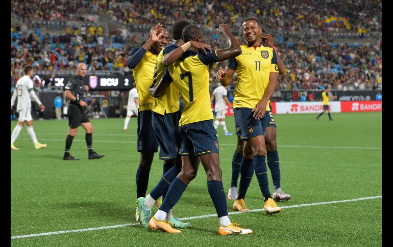 SERIO. Ecuador se tomó en serio el partido, pese a contar con cuadro alternativo igual que el Tri. AFP/P. ZAY