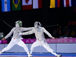 Natalia Botello (izquierda) en prueba de esgrima para los Juegos Panamericanos, Lima 2019. NTX/ARCHIVO