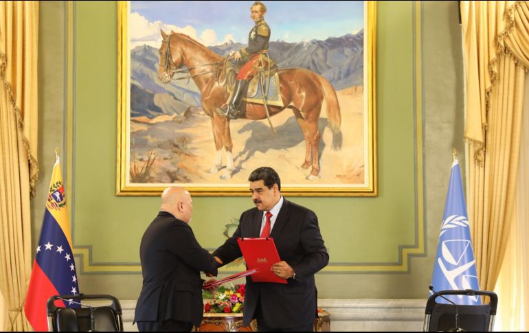 El presidente venezolano, Nicolás Maduro con el jefe de la fiscalía de la CPI, Karim Khan. EFE/ Prensa Miraflores