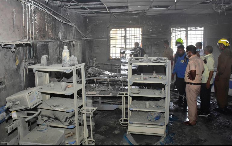Varios hospitales para enfermos de COVID-19 se vieron afectados por tragedias de incendios en la India. AP /
