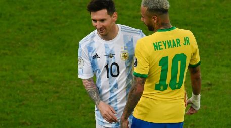 Claves. Lionel Messi tendrá minutos de juego tras recuperarse de su lesión, por su parte, Neymar Jr. no realizó el viaje a Argentina con la “Canarinha”. AFP
