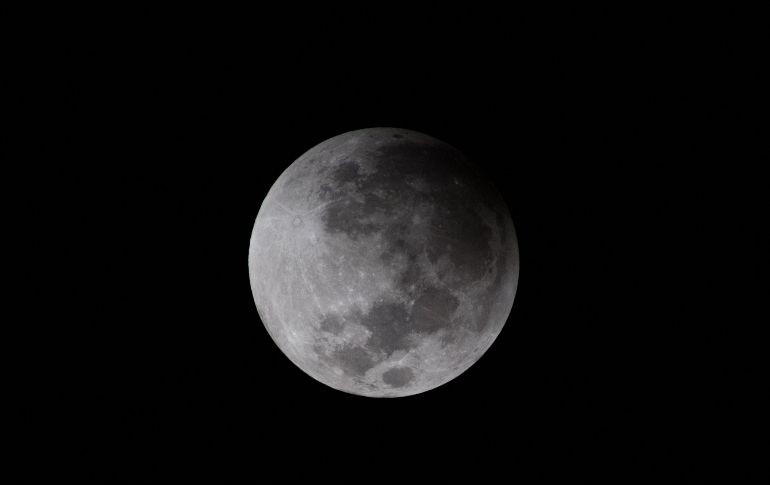 Imagen del eclipse lunar desde Caracas, Venezuela. AFP / F. Parra