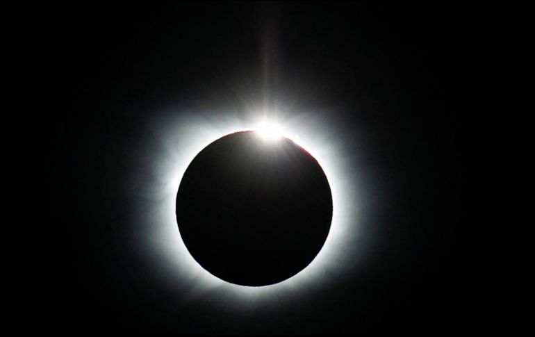 El eclipse terminó a las 08:06 GMT, una hora y seis minutos después de su comienzo. AFP / F. Trueba