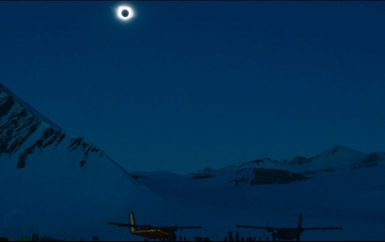 La Antártida profunda fue el único lugar en el mundo donde se observó la totalidad del fenómeno astronómico. AFP / R. Soto