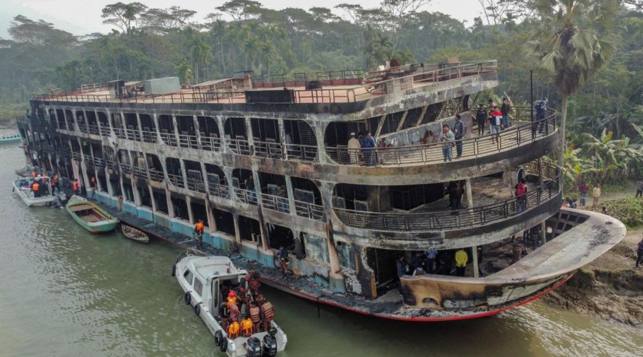 Los accidentes marítimos, como hundimientos y choques entre barcos, son frecuentes en Bangladesh, donde cientos de vías fluviales se utilizan comúnmente para el transporte. EFE /