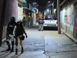 Elementos de la Guardia Nacional custodian la escena del crimen en La Aldea, Silao. EFE/OEM Noticias Vespertinas