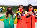 NIÑAS DE ORO. Momiji Nishiya (13 años), la brasileña Rayssa Leal, con la misma edad, y la también nipona Funa Nakayama (16) formaron el podio más joven de la historia. EFE/ARCHIVO