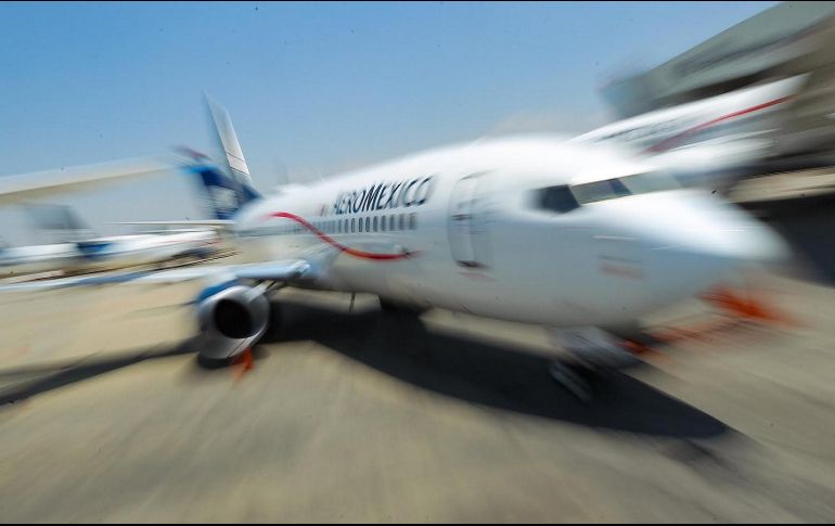 Aeroméxico sufre una baja de 140 tripulantes luego que fueran detectados con la variante ómicron del COVID-19, esta situación provocó la cancelación de varios vuelos ayer y afectó las operaciones de la aerolínea. NTX / ARCHIVO