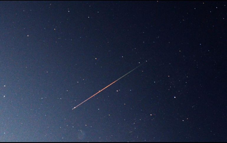 Aproximadamente a las 00:34 horas de aquel viernes, el supuesto meteorito fue captado en el cielo sorprendiendo a las personas que aún estaban despiertas o que trabajan de noche. EFE / ARCHIVO