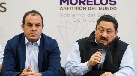 La fotografía donde el gobernador posa con tres presuntos líderes criminales desató una fuerte polémica. NTX/ARCHIVO