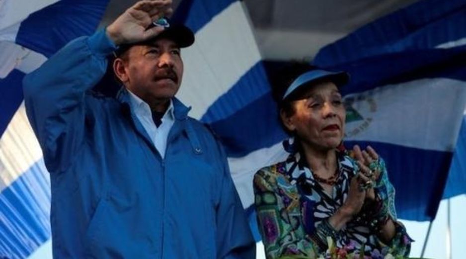 Ortega y su esposa en una foto de archivo. REUTERS